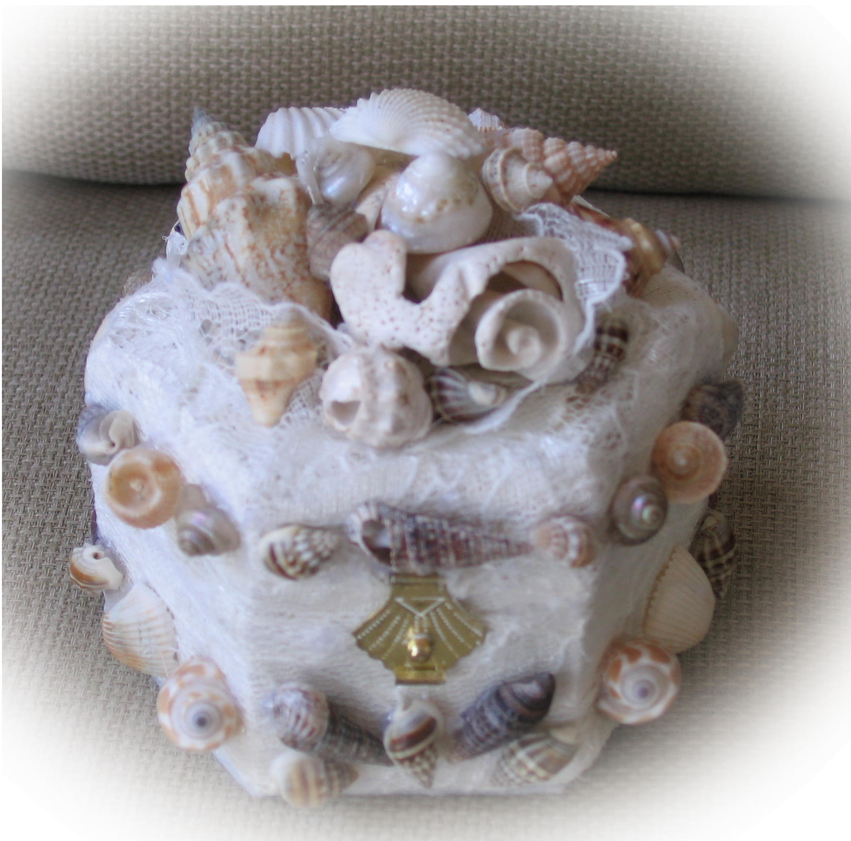 sea shell engaement or beach theme wedding ring box