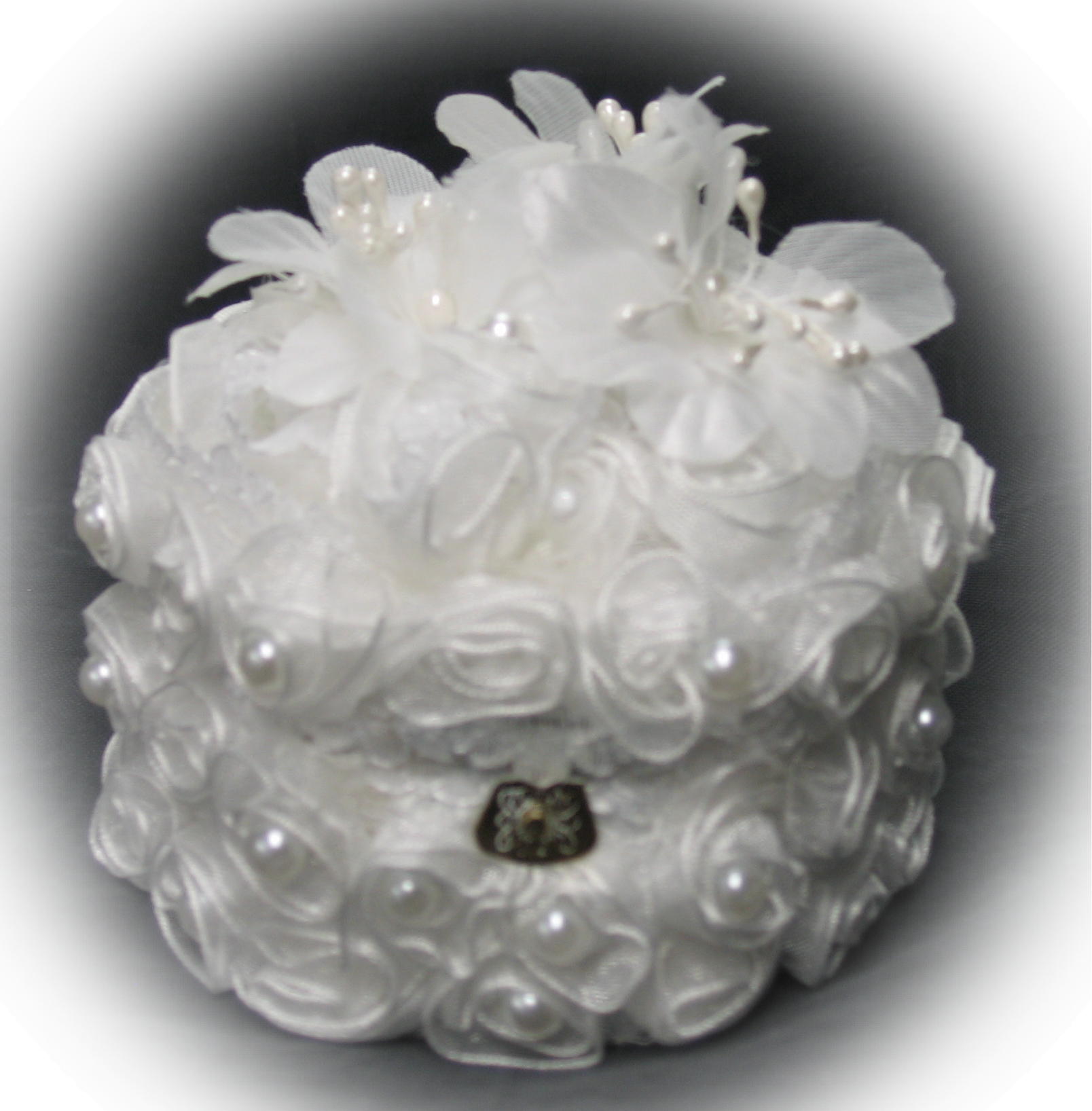 white rose and pearl ring box