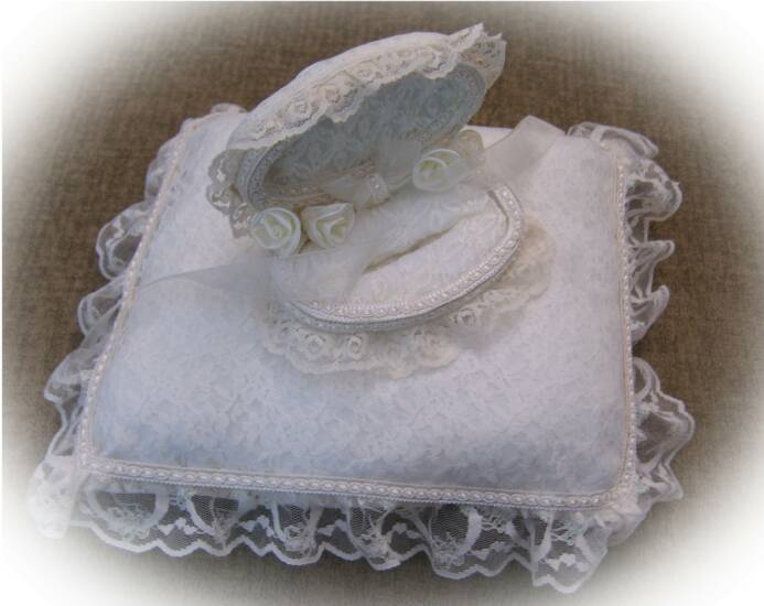 Victorian Lace ring pillow box