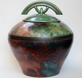 round urn with curved lid