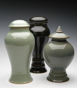 pedestal ceramic urns